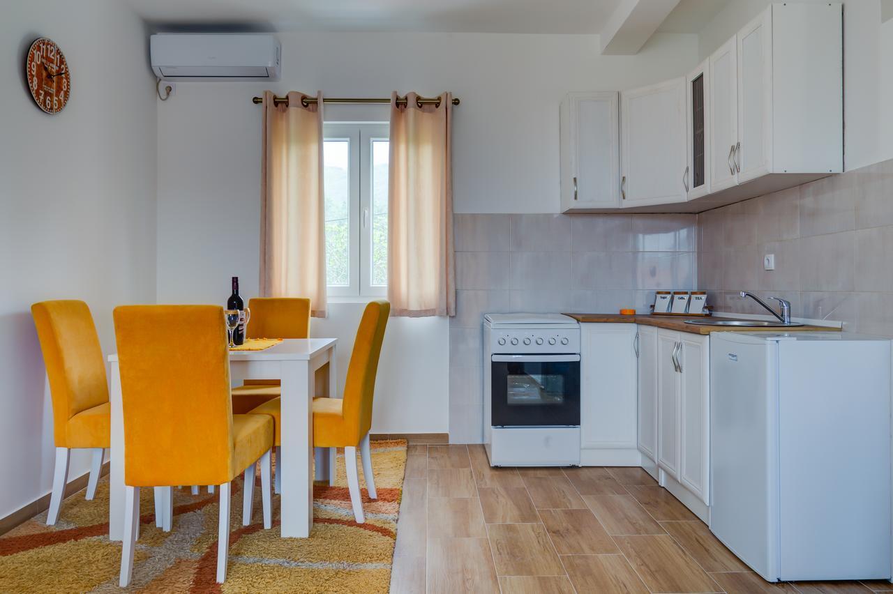 Petkovic Accommodation Tivat Exterior photo